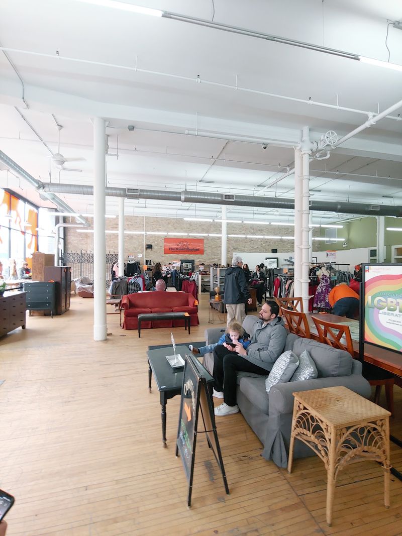 Warm Staff and a Bright, Easygoing Vibe