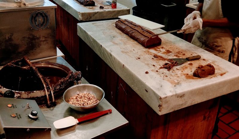 Watching Sweets Made the Old-School Way Watching Sweets Made the Old-School Way