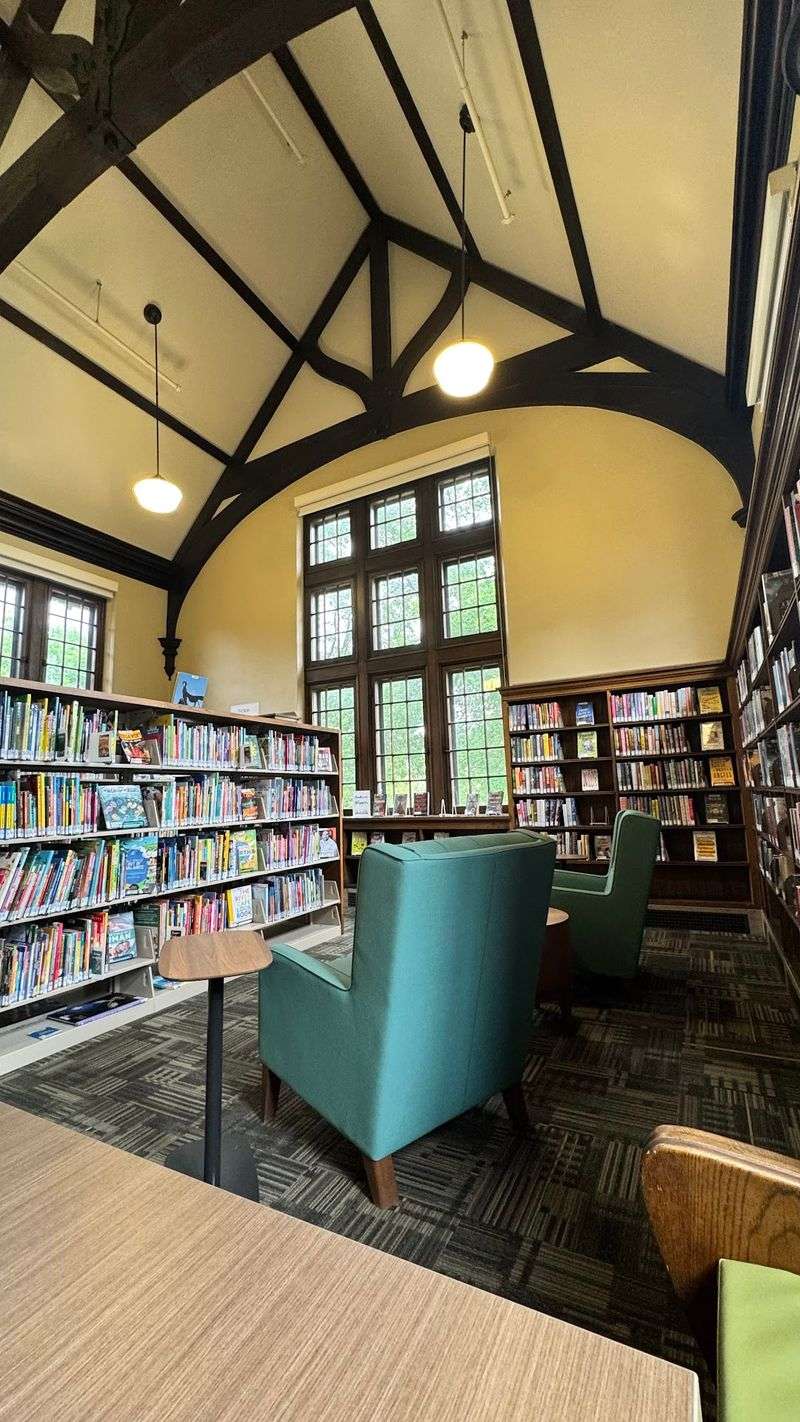 Welcoming Librarians and a Calm Atmosphere