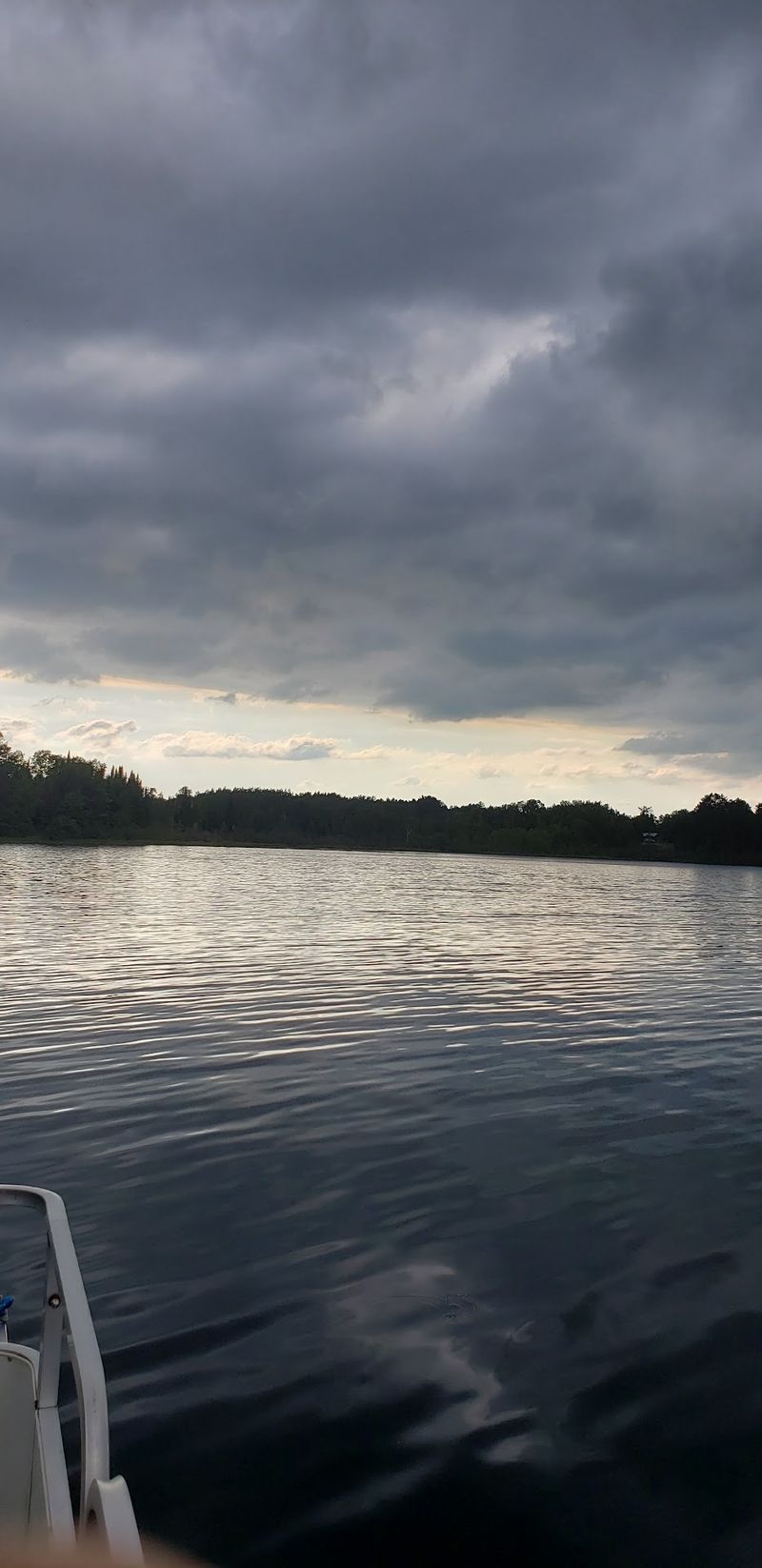 Where the Rainy River Runs Toward a Huge Lake Where the Rainy River Runs Toward a Huge Lake