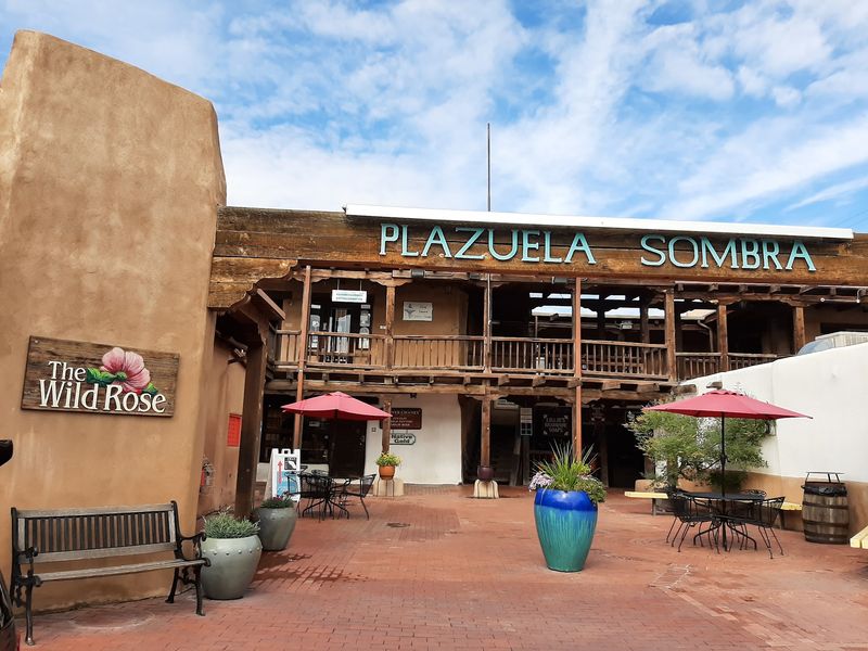 Where to Eat Between Strolls Where to Eat Between Strolls