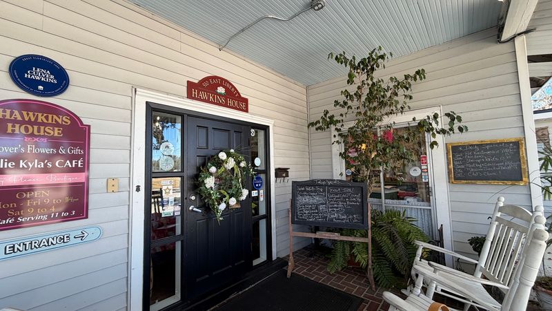 Why This Little Lunch House Earns the Detour Why This Little Lunch House Earns the Detour