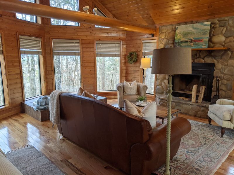 Wood-Burning Fireplaces and Crackling Fire Pits Wood-Burning Fireplaces and Crackling Fire Pits