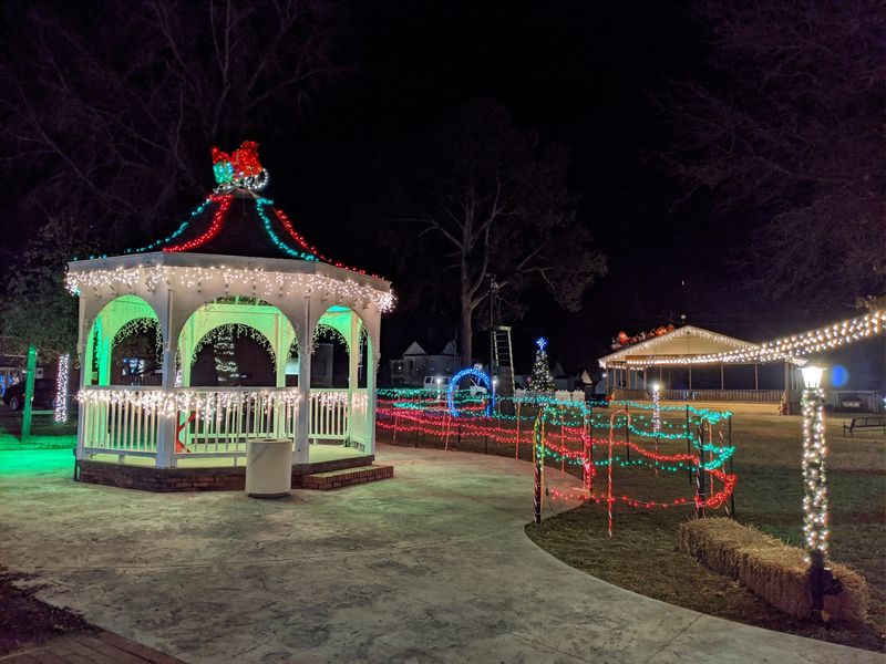Worth the Drive for a Free Dose of Holiday Cheer Worth the Drive for a Free Dose of Holiday Cheer