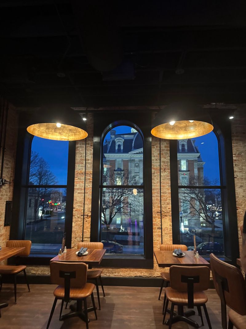 bar ellis, Noblesville, IN