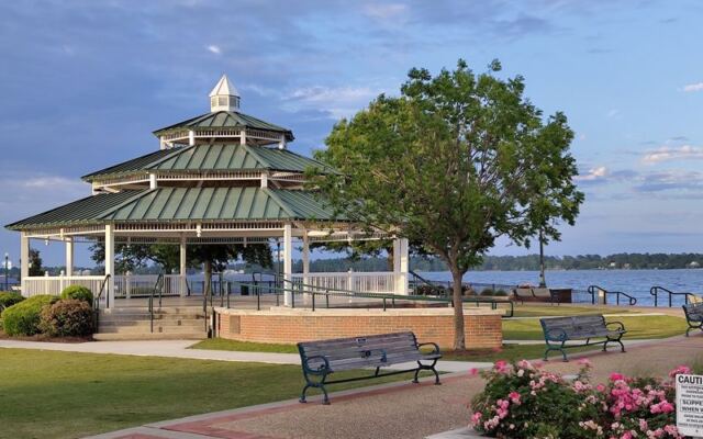 This Little North Carolina Coastal Town Feels Like It Walked Straight Out of a Nicholas Sparks Novel