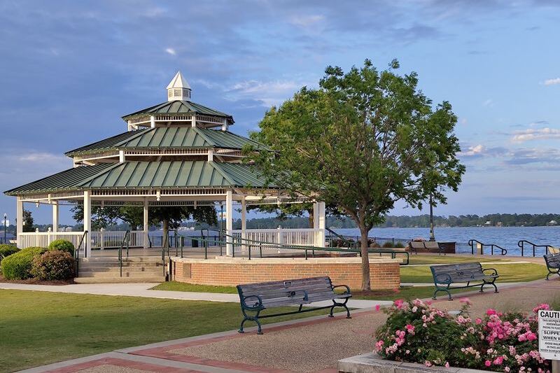 This Little North Carolina Coastal Town Feels Like It Walked Straight Out of a Nicholas Sparks Novel