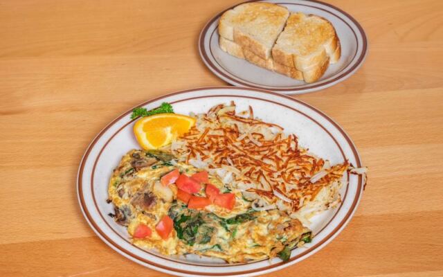 Your Skillet Breakfast Arrives Hot And Generous At This Old-Fashioned California Diner