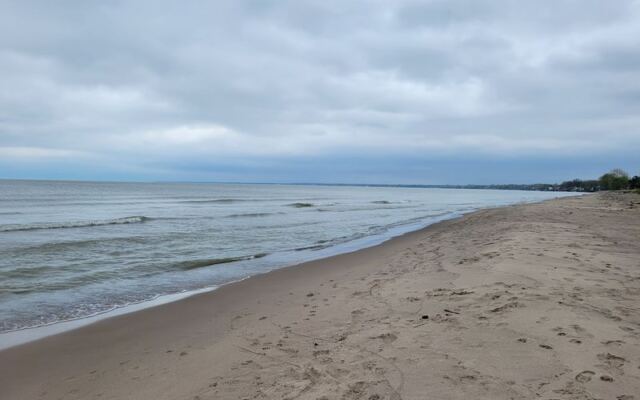 This Lake Erie Island Beach Turns A Quiet Fall Afternoon Into A Mini Vacation