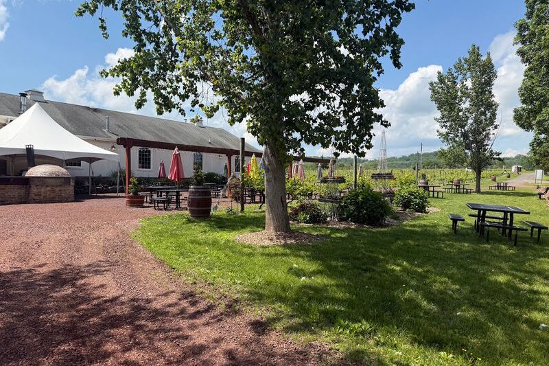 Near Philadelphia, This New Jersey Vineyard Pairs Wine-Country Views With Brick-Oven Pizza