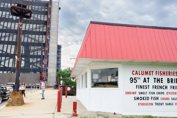 Illinois’ Old Riverside Fish Shack Has Been Smoking Salmon and Frying Shrimp Since 1928