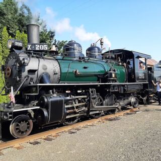 This Oregon Train Serves a Gourmet Dinner While You Roll Through Deep River Canyons