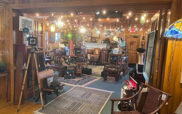 Antique Furniture Meets Vintage Cameras at This New Jersey Shop Treasure Hunters Love
