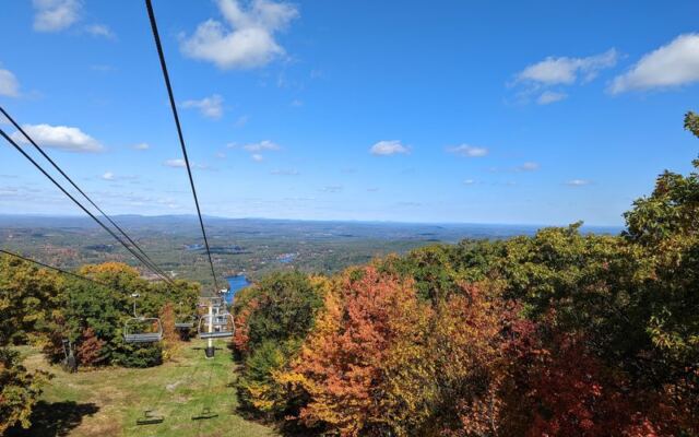 Wachusett Mountain’s Fall Foliage Drive Ends at a Summit Where Massachusetts Spreads Out Below You
