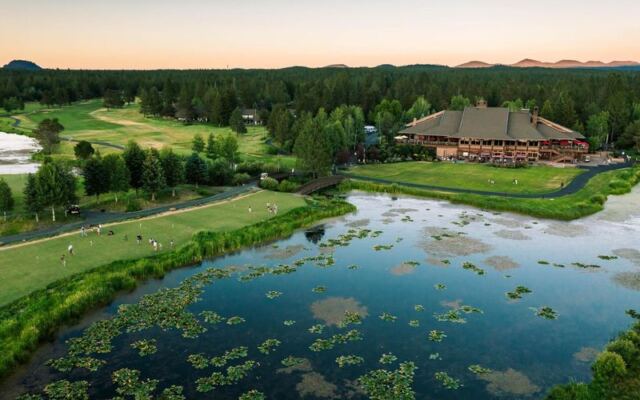 Bike 40 Miles of Paved Trails Without Leaving This 3,000-Acre Oregon Park