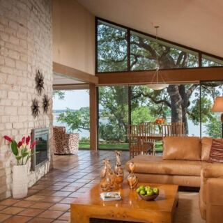 Couples Drive From DFW to This Adults-Only Texas Lake Inn Where Evening Wine Comes With Lake Views