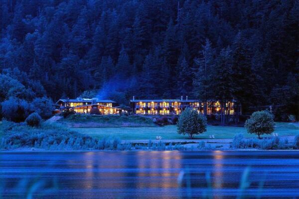 Couples Drive Across Oregon to Unplug at This Adults-Only Spa Where Quiet Is the Whole Point