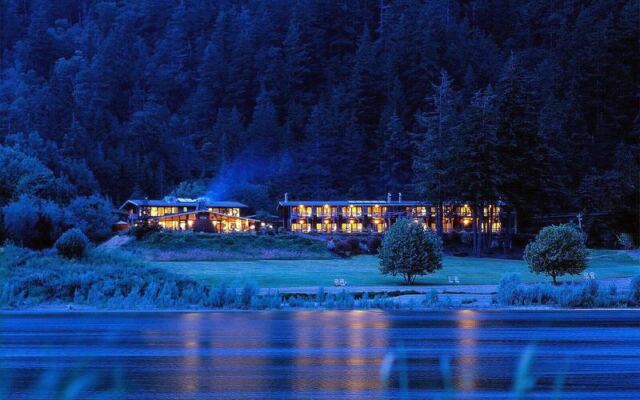 Couples Drive Across Oregon to Unplug at This Adults-Only Spa Where Quiet Is the Whole Point