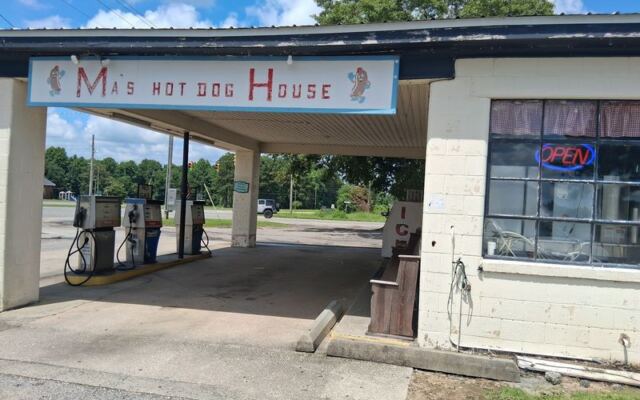 Old Gas Pumps Out Front and a Packed Lot Mean Lunch Is Worth Stopping at This North Carolina Diner