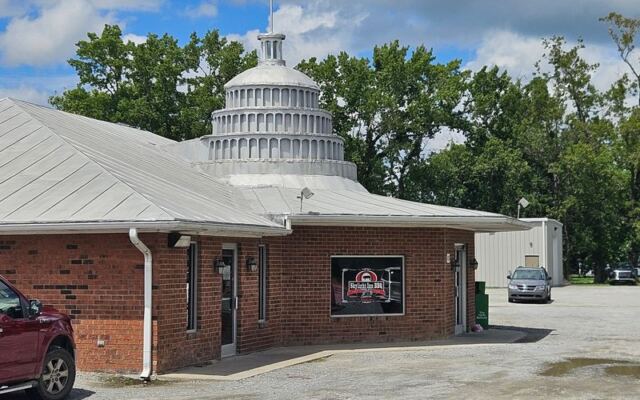 The BBQ Sandwich at This Unassuming North Carolina Stop Keeps Pulling Drivers Back