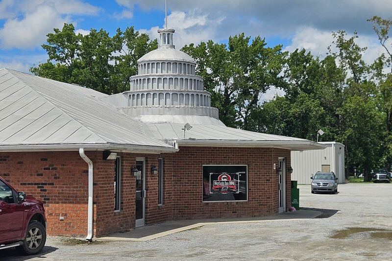 The BBQ Sandwich at This Unassuming North Carolina Stop Keeps Pulling Drivers Back