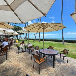 This Oceanfront Hawaii Resort Buffet Piles On Crab Legs and Seafood While You Watch the Sunset Over Oahu