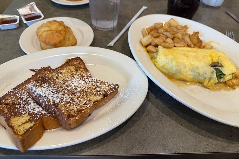 Boiled Custard, Fried Green Tomatoes, and Biscuits Come Out Hot at Lizard’s Thicket in Columbia, South Carolina