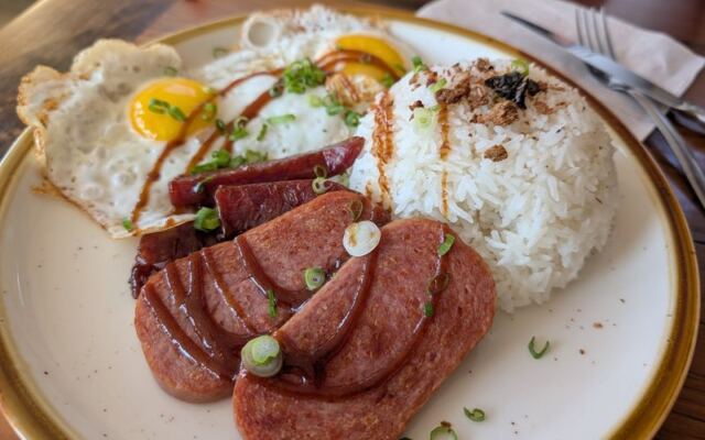 This New Minnesota Cafe Serves Hong Kong-Style Breakfast, and Its Milk-Tea French Toast Steals the Show