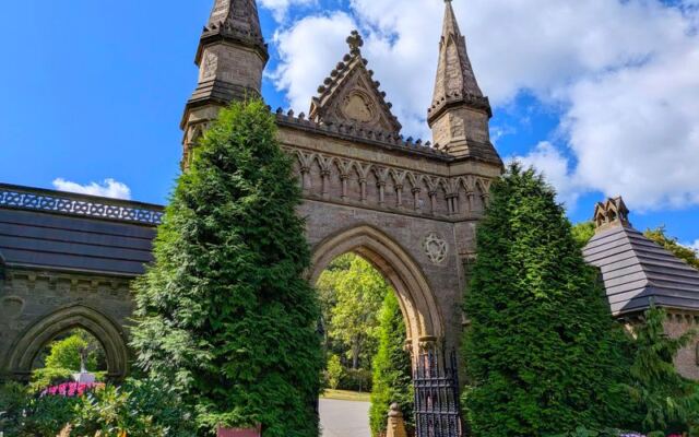 Wander 7 Massachusetts Cemeteries-Turned-Arboretums Where Fall Leaves Bury Centuries of Stories
