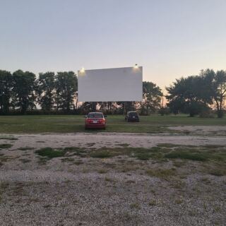 This 1950s Drive-In Near Route 66 In Illinois Still Shows Double Features Under The Stars