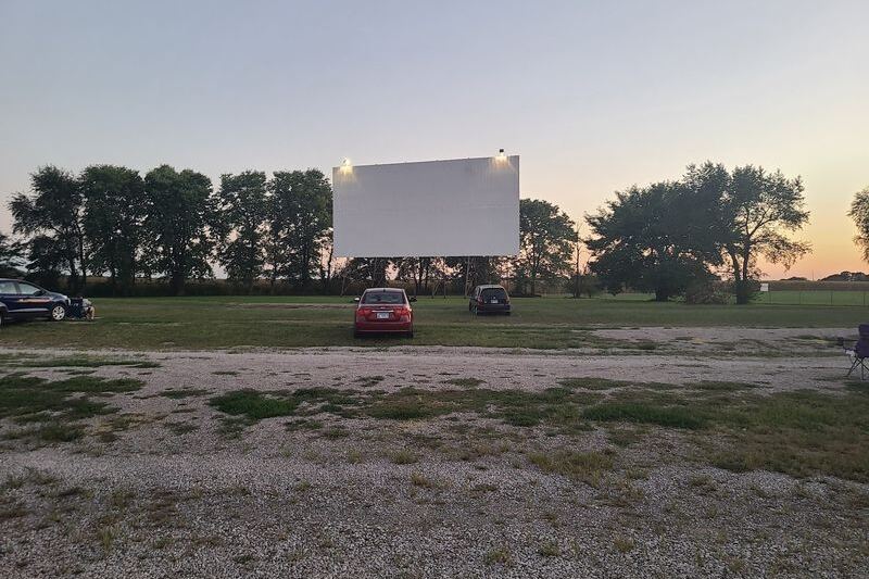 This 1950s Drive-In Near Route 66 In Illinois Still Shows Double Features Under The Stars