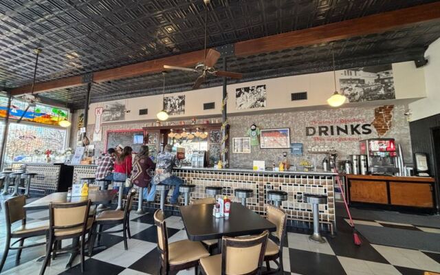 Some Ice Cream Parlors Just Sell Scoops, but This 116-Year-Old Oklahoma City Shop Still Makes Its Own