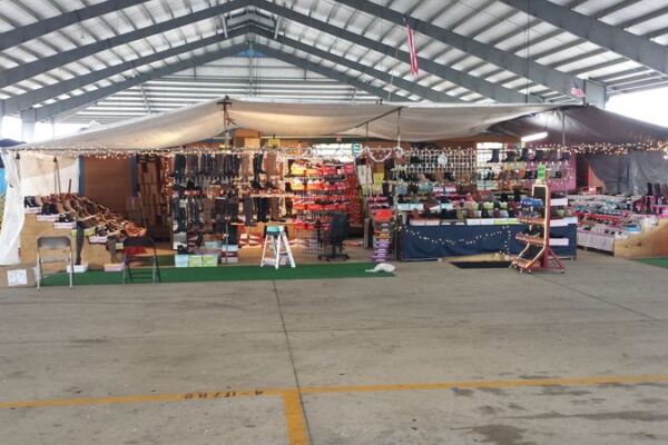 Texas Has A Massive Outdoor Flea Market Where Carnival Rides And Giant Turkey Legs Come With The Shopping