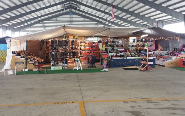 Texas Has A Massive Outdoor Flea Market Where Carnival Rides And Giant Turkey Legs Come With The Shopping