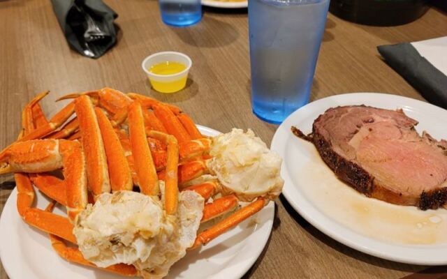 This Black Hawk Casino Buffet Piles On the Crab Legs Without Skimping, With Lobster Tail on the Menu Too