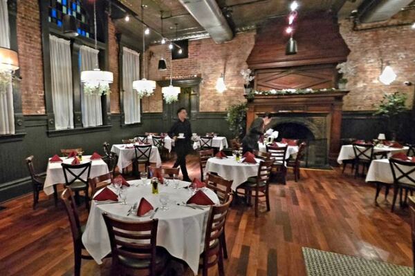 This Historic New York Train Station Now Serves Upscale Italian Dinners In An Elegant Dining Room