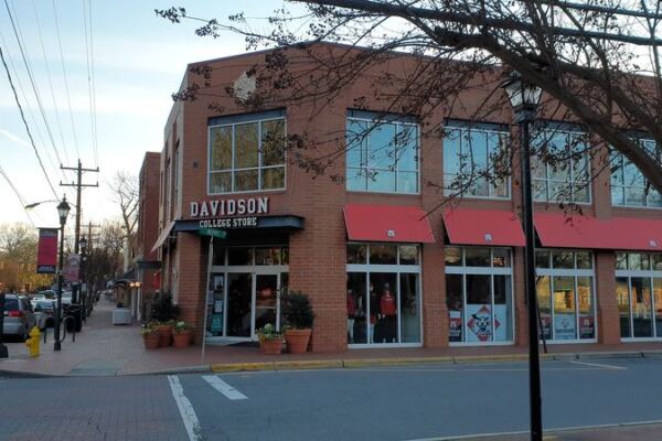 Coffee and Sunset Strolls Set the Pace in This Walkable North Carolina Lake Town