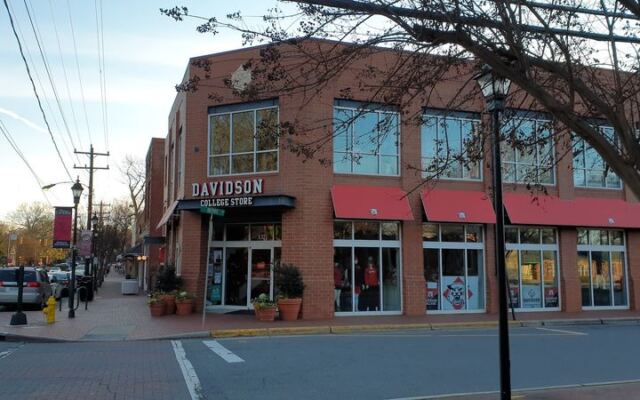 Coffee and Sunset Strolls Set the Pace in This Walkable North Carolina Lake Town