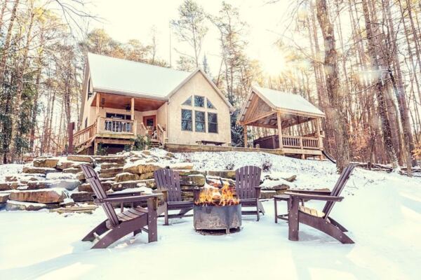 7 Hocking Hills Cabins With Private Hot Tubs That Make Chilly Ohio Nights Feel Like A Spa Escape