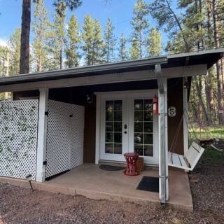 Tucked in Arizona’s Ponderosa Pines, These Secluded Cabins Give Couples Quiet Nights, Hot Tubs, and Stargazing