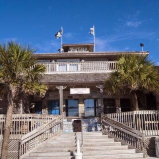 Pensacola’s Old Seafood Shack Fries Gulf Grouper So Fresh It Was Swimming This Morning