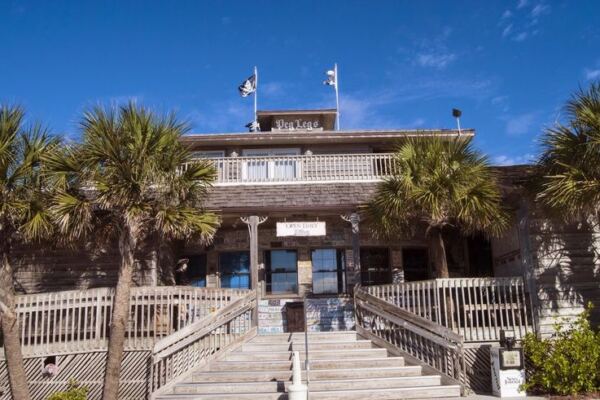 Pensacola’s Old Seafood Shack Fries Gulf Grouper So Fresh It Was Swimming This Morning