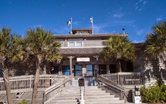 Pensacola’s Old Seafood Shack Fries Gulf Grouper So Fresh It Was Swimming This Morning