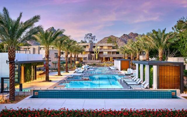 Grown-Ups Get Their Own Pool at This 1929 Arizona Resort With a Swim-Up Bar