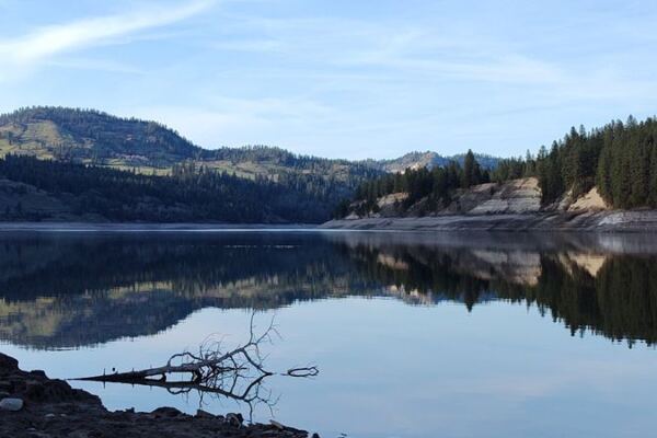 This Man-Made Washington Reservoir Hooks 3-Foot Sturgeon, and Its Water Swings From Wide Walkable Shoreline to Floating Docks