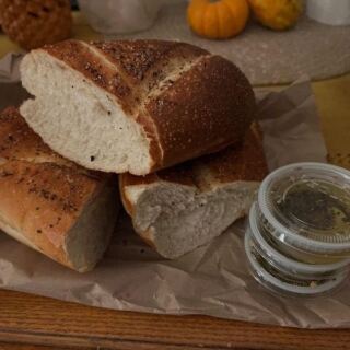This Minnesota Italian Restaurant Serves Bread and Dipping Oil So Good You’ll Break the Never-Fill-Up Rule Every Time