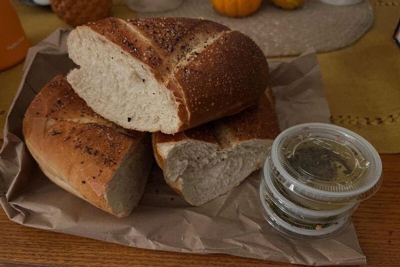 This Minnesota Italian Restaurant Serves Bread and Dipping Oil So Good You’ll Break the Never-Fill-Up Rule Every Time