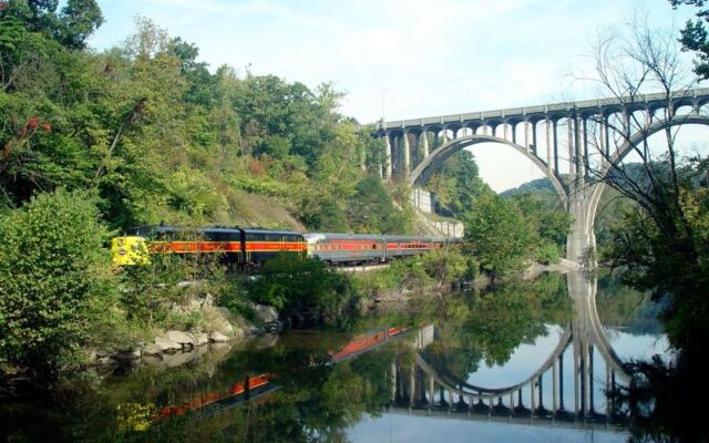 8 Ohio Holiday Train Rides That Turn A December Evening Into Pure Magic