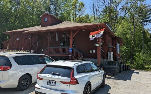 Locals Quietly Drive Out to This Western Massachusetts Bakery for Homemade Bread and Stacks of Pies
