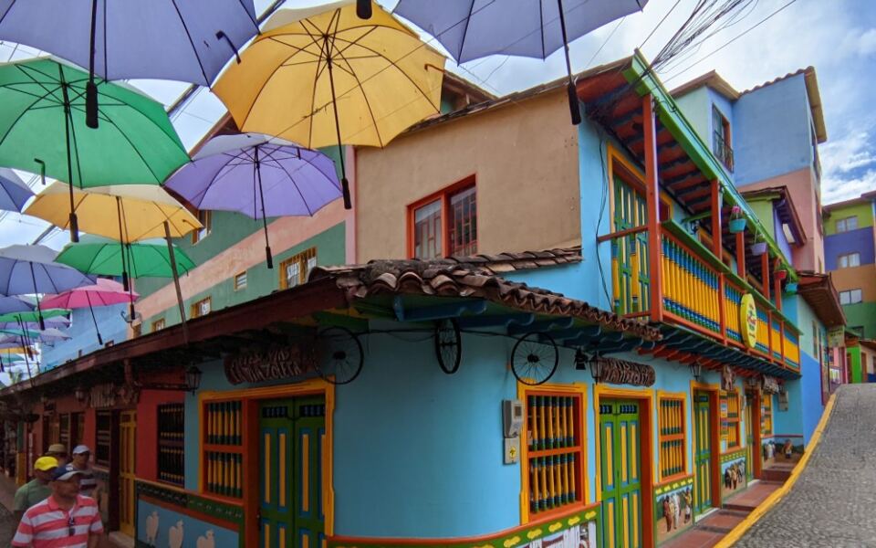 15 Highlights of Guatapé, From Painted Houses to the Famous El Peñol Rock